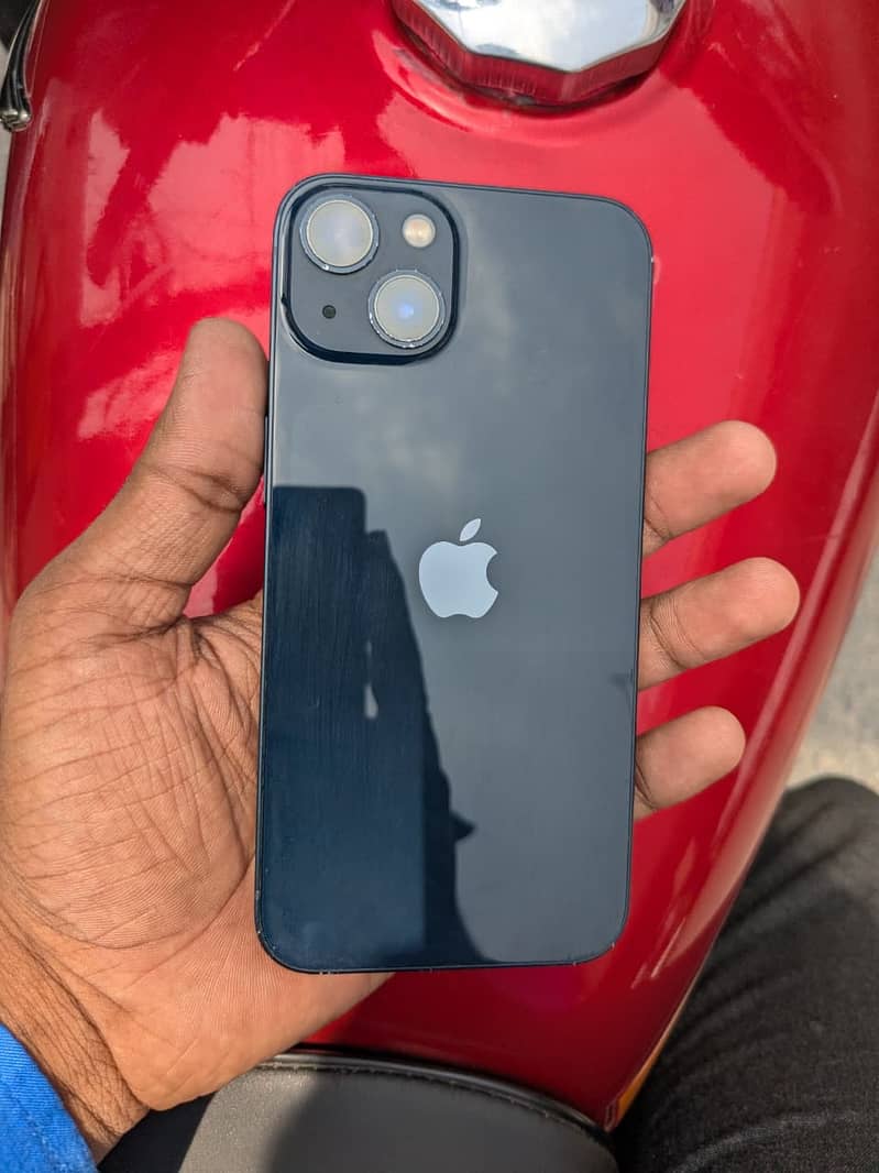 Apple iPhone 13 0