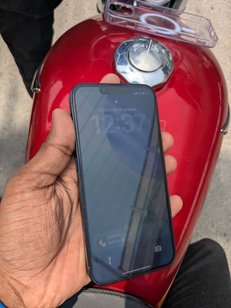 Apple iPhone 13 5