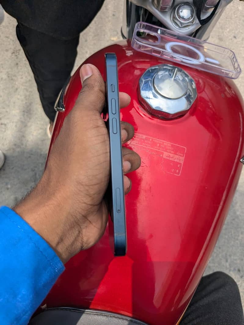 Apple iPhone 13 9