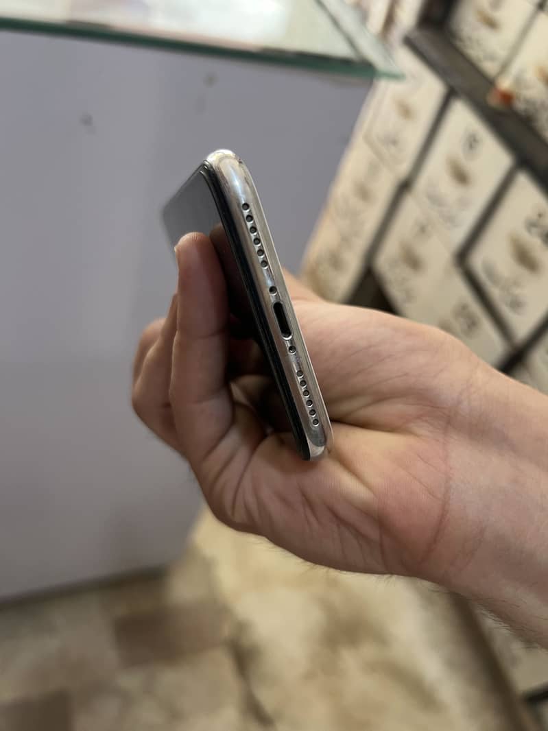 Apple iPhone X 5