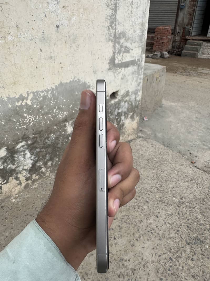 Apple iPhone 15 Pro Max 0