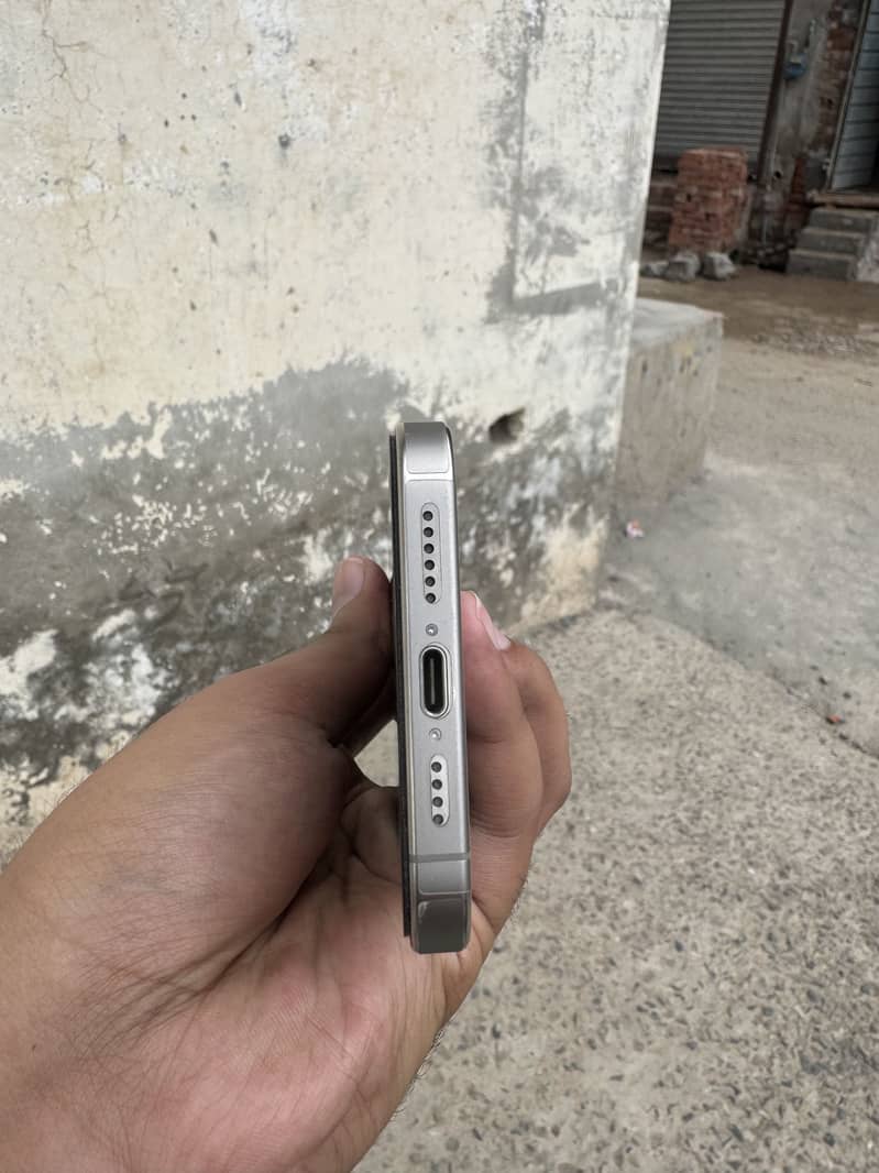 Apple iPhone 15 Pro Max 1
