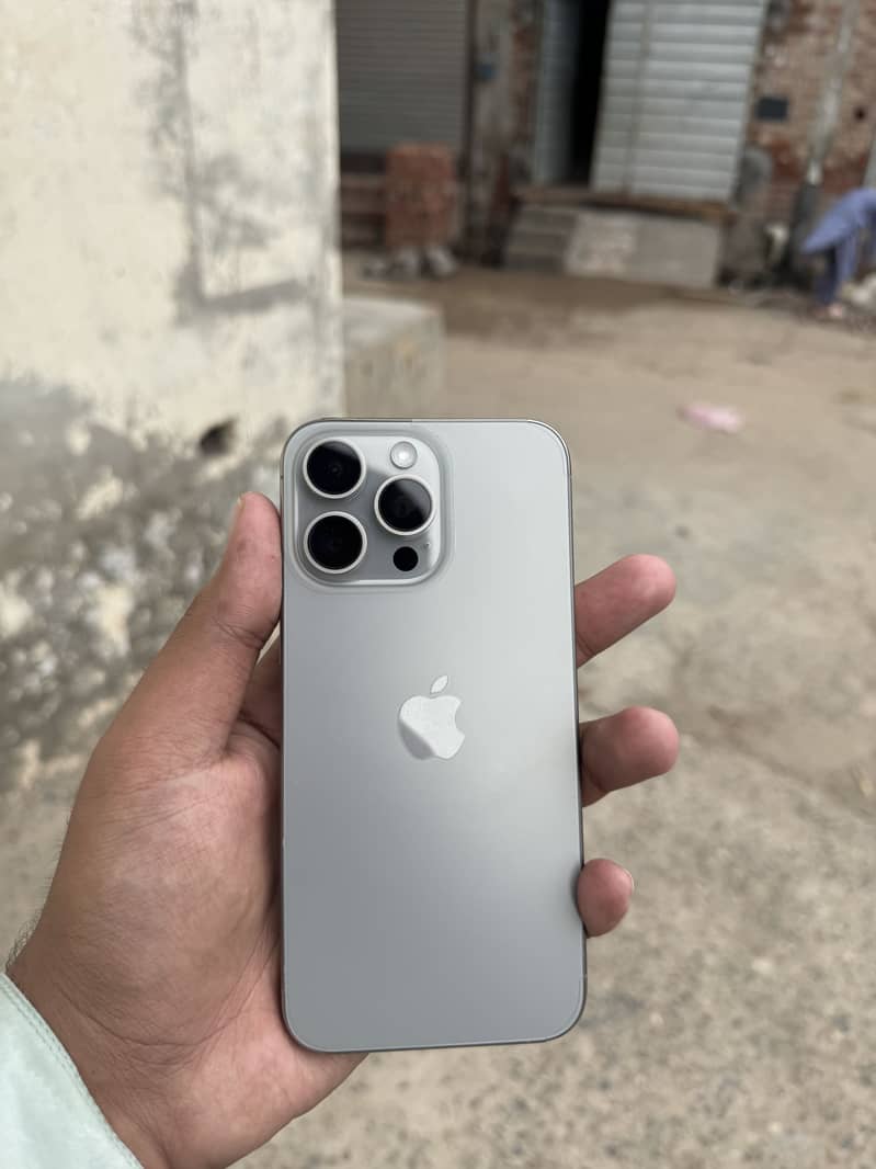 Apple iPhone 15 Pro Max 5