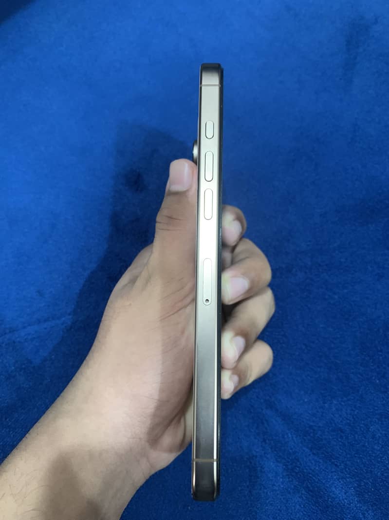 Apple iPhone 16 Pro Max 1