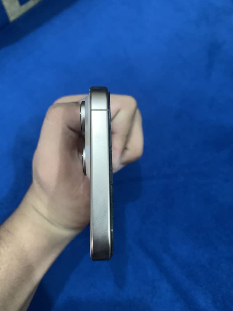 Apple iPhone 16 Pro Max 3