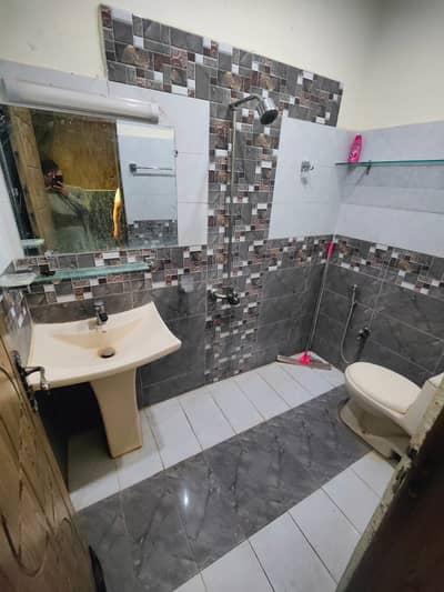 1 bedroom tv lounge 2nd floor flat available only electricity