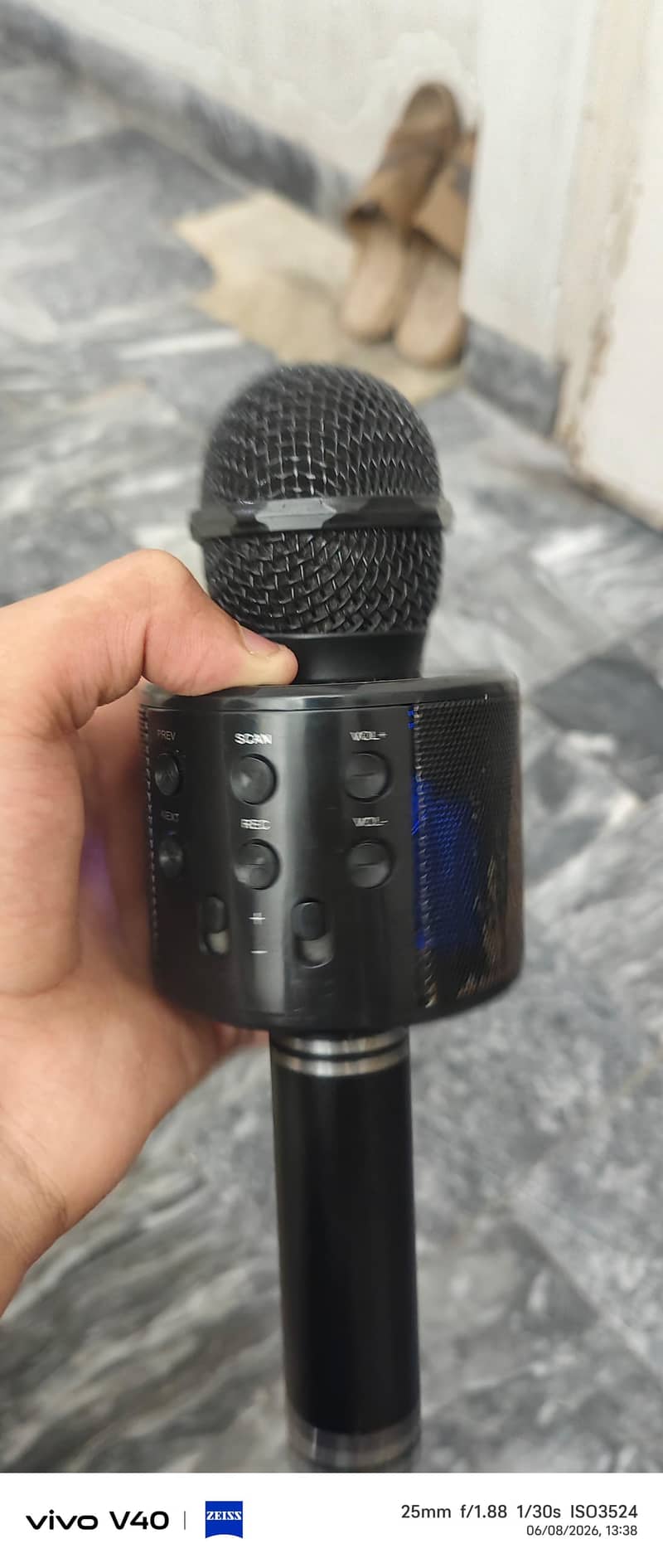 bluetooth speakers and mic 0