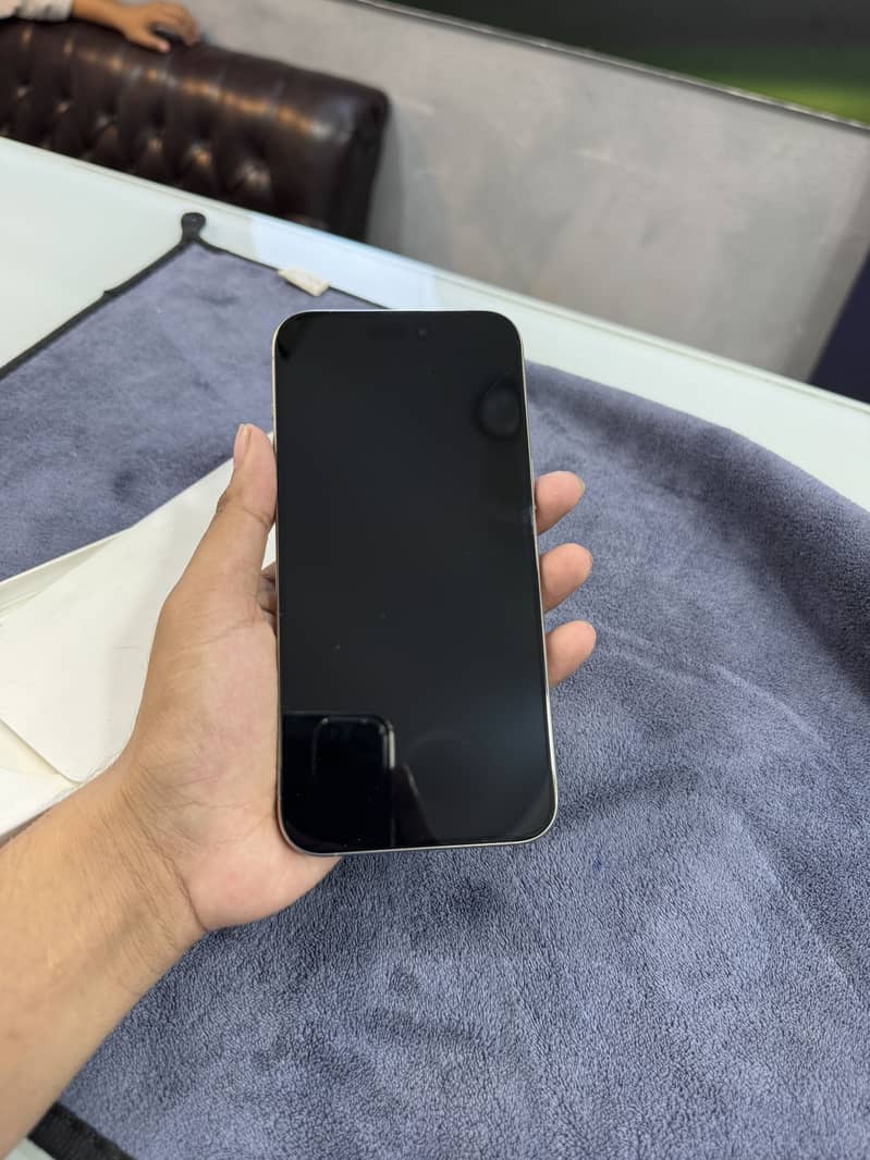 Apple iPhone 15 Pro Max 1