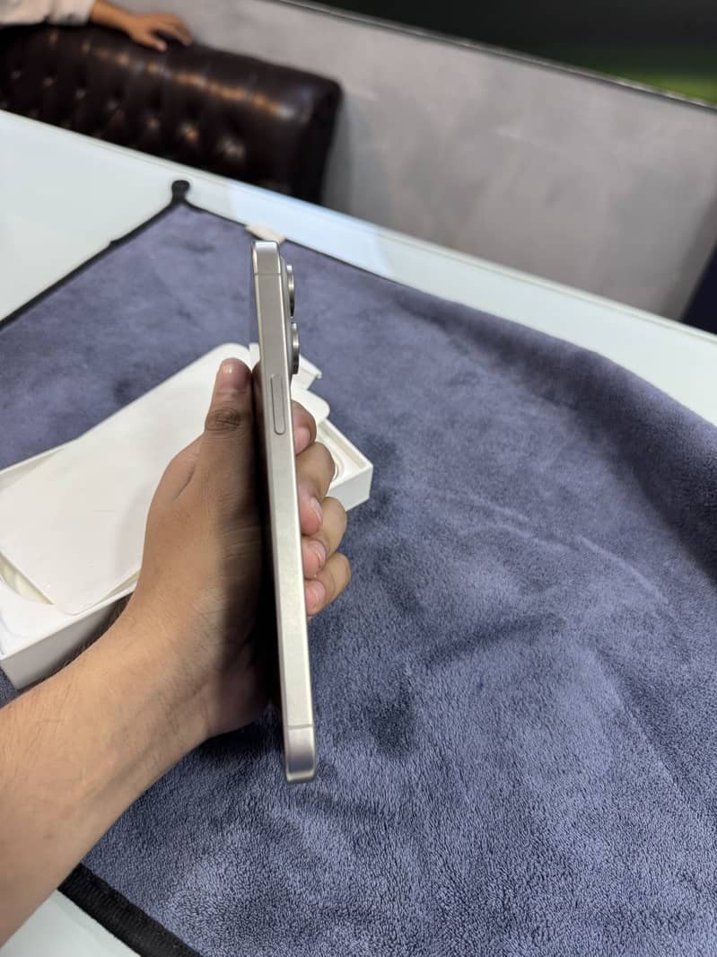 Apple iPhone 15 Pro Max 3