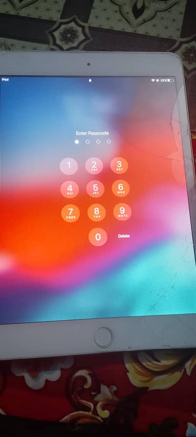 apple ipad               Dubai ka ha glass break ha Baki Sara ok