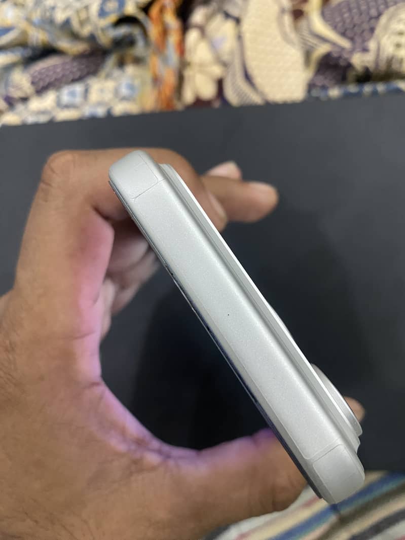 Apple iPhone 17 Pro Max 4