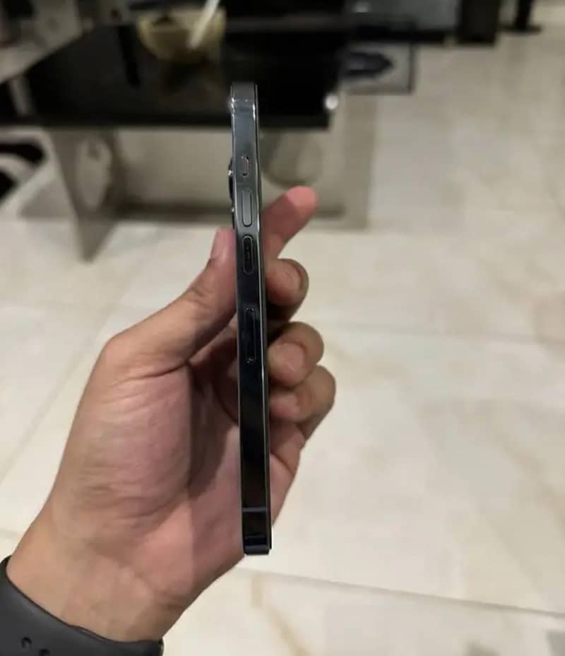 Apple iPhone 13 Pro 4