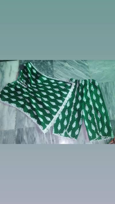Beautiful 14th August dresses are available.