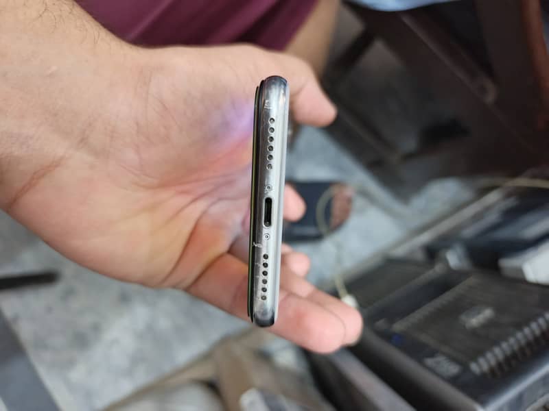 Apple iPhone X 3