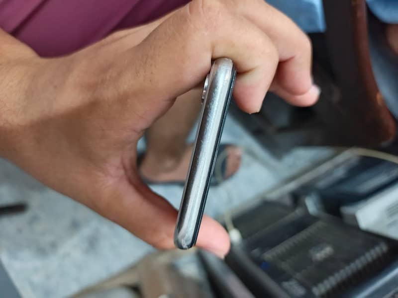 Apple iPhone X 5