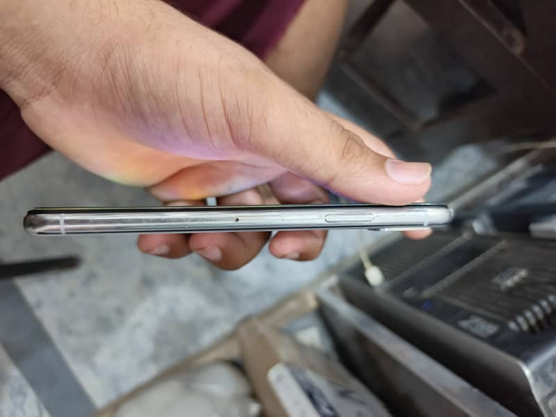 Apple iPhone X 6