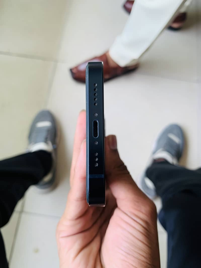 Apple iPhone 13 0