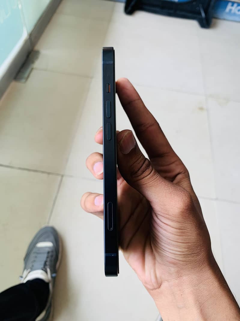 Apple iPhone 13 1