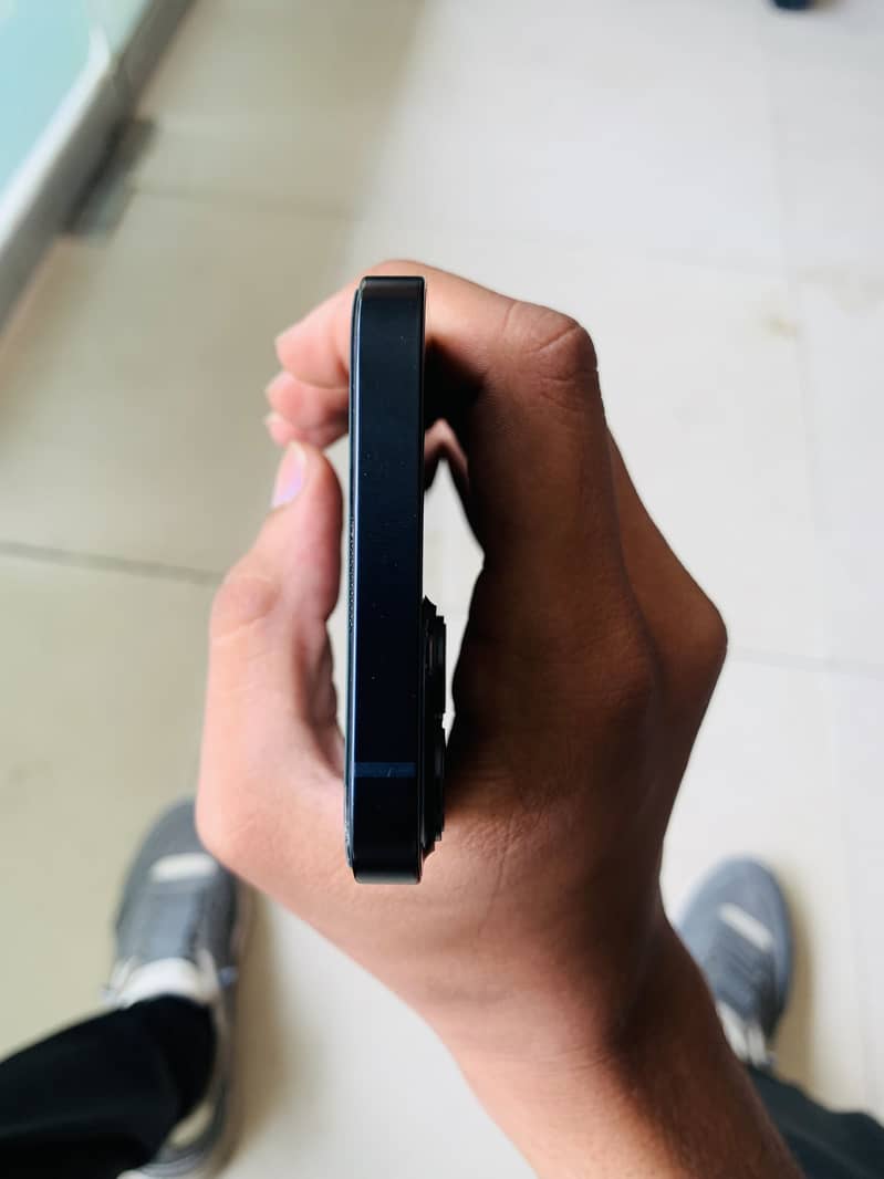 Apple iPhone 13 2