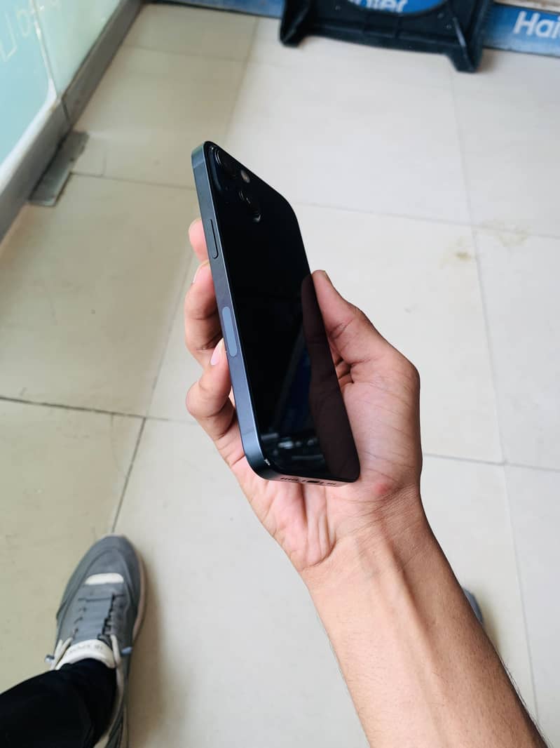 Apple iPhone 13 6