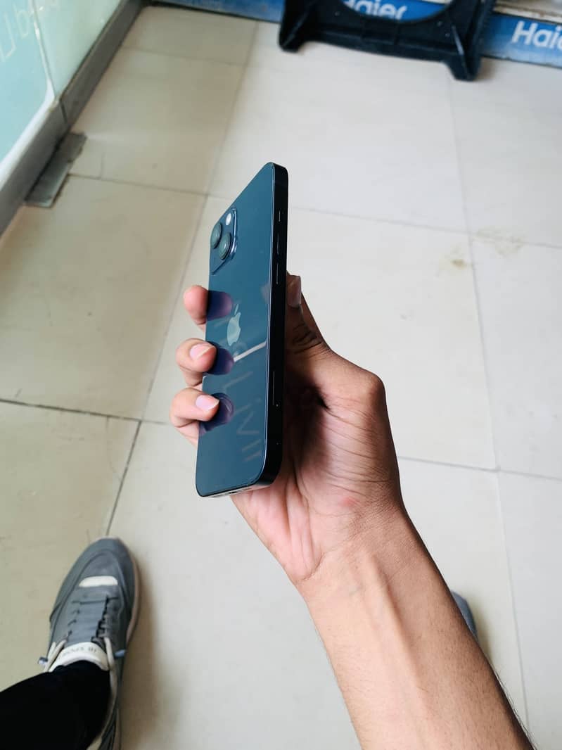 Apple iPhone 13 7