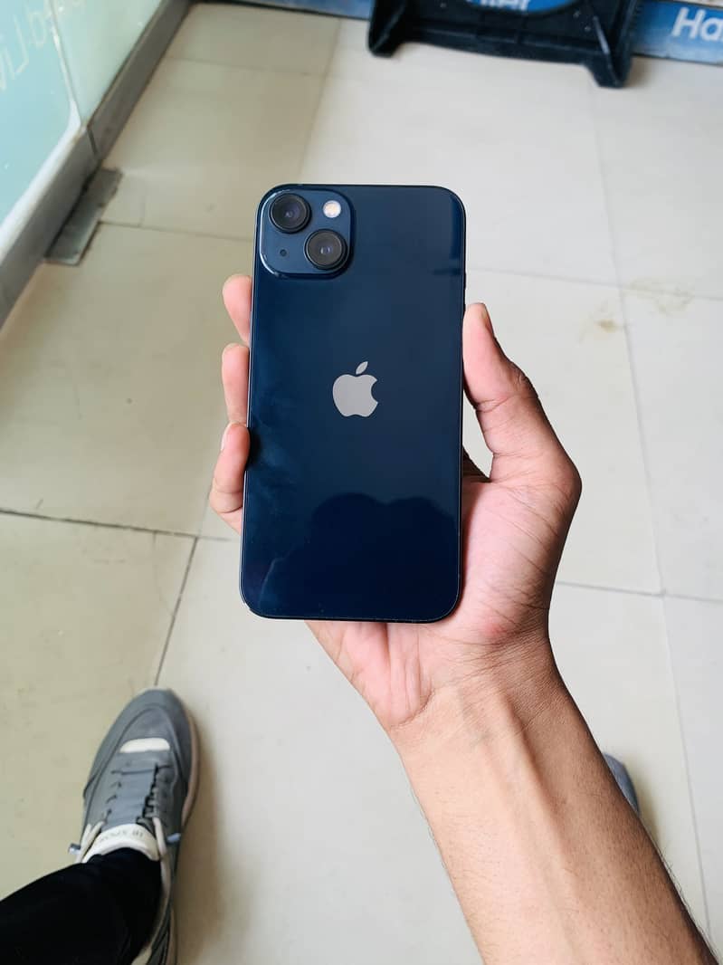 Apple iPhone 13 8