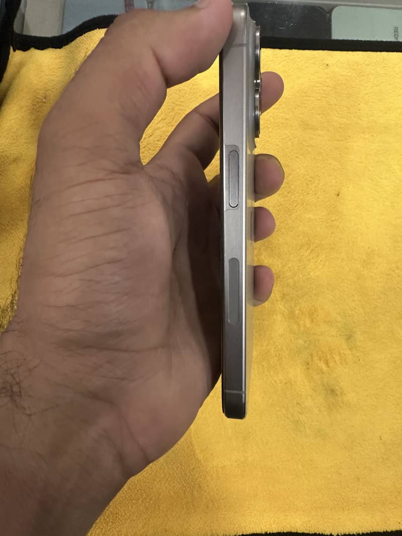 Apple iPhone 15 Pro 2
