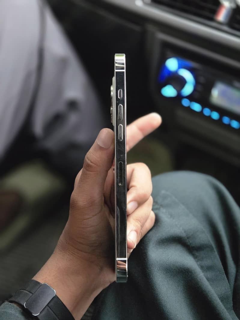 iPhone 12 Pro Max 3