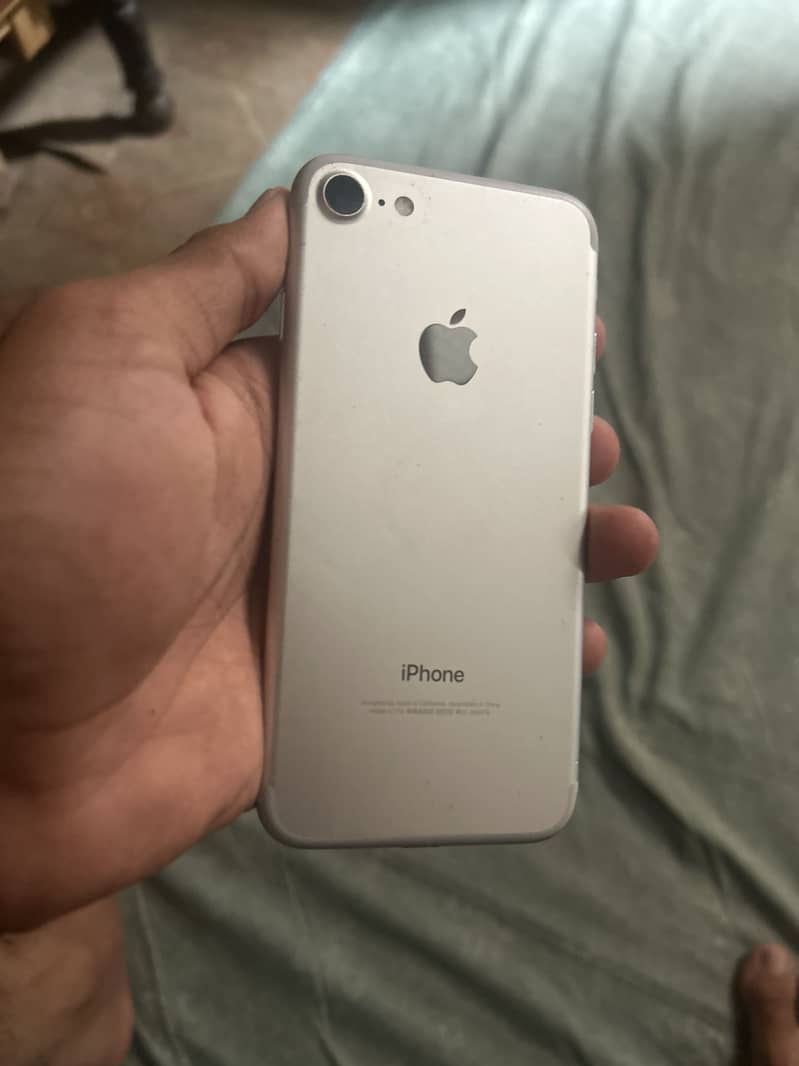 Apple iPhone 7 1
