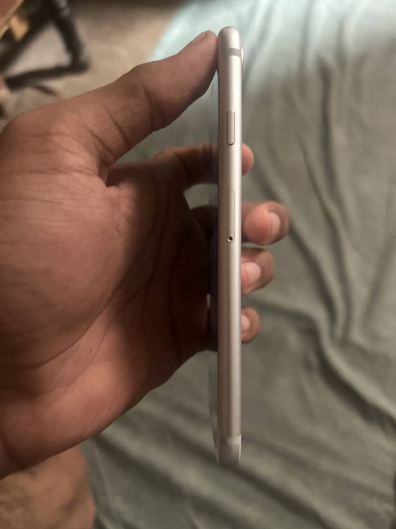 Apple iPhone 7 2