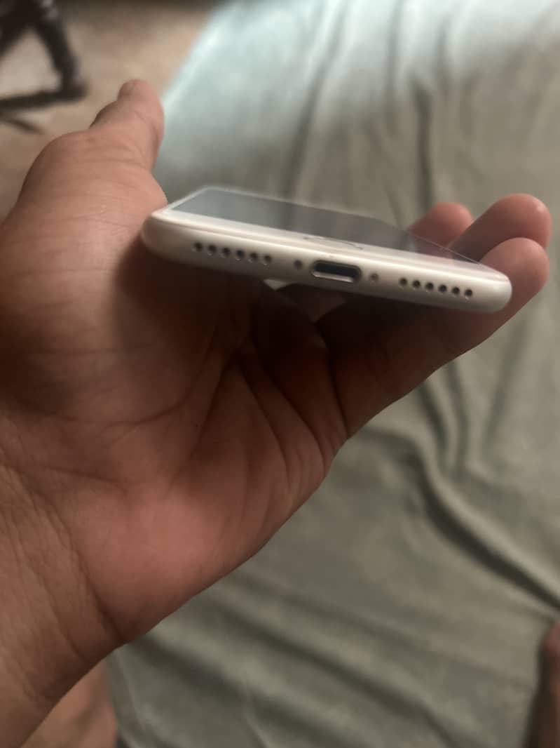 Apple iPhone 7 4