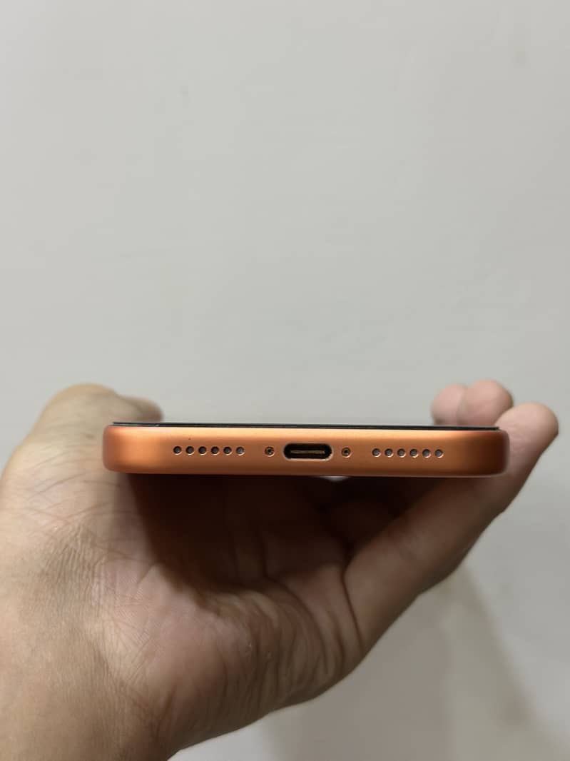 Apple iPhone 17 Pro Max 4