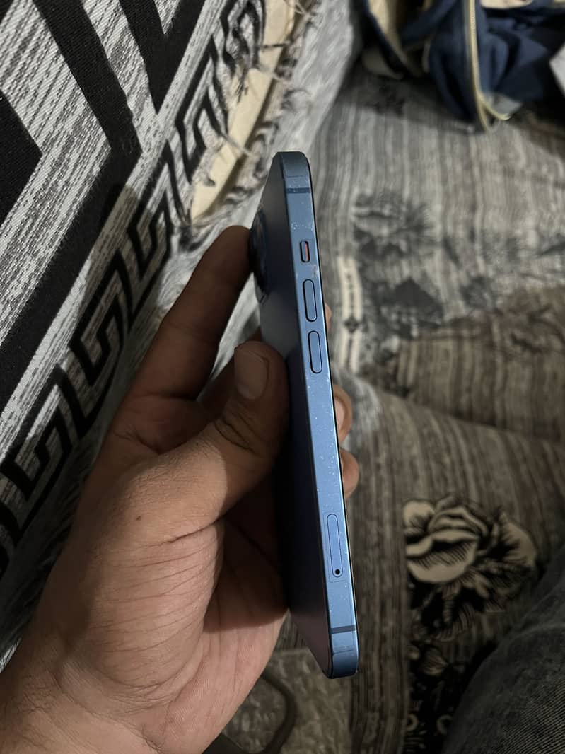 Iphone 13 4