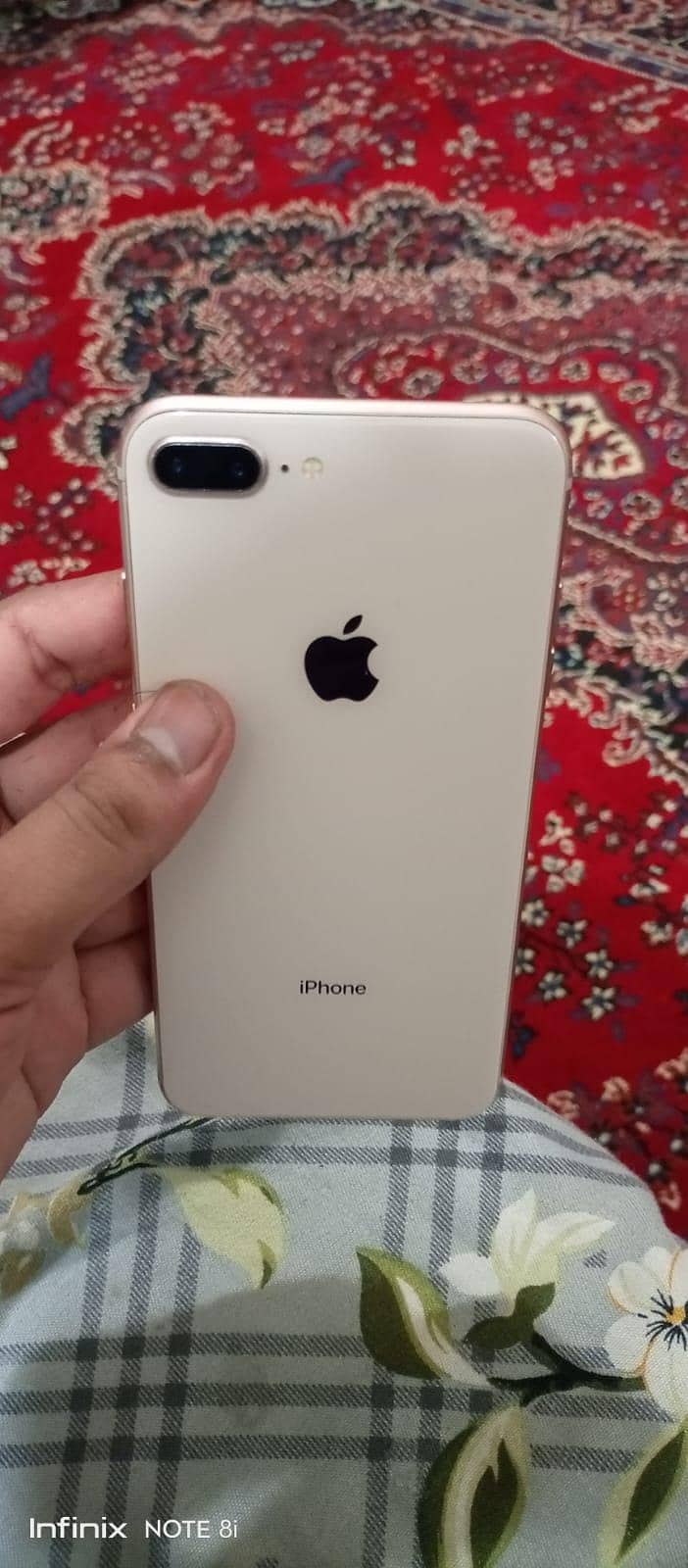 Apple iPhone 8 Plus 0