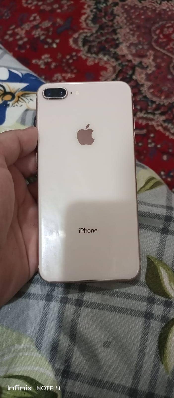 Apple iPhone 8 Plus 2
