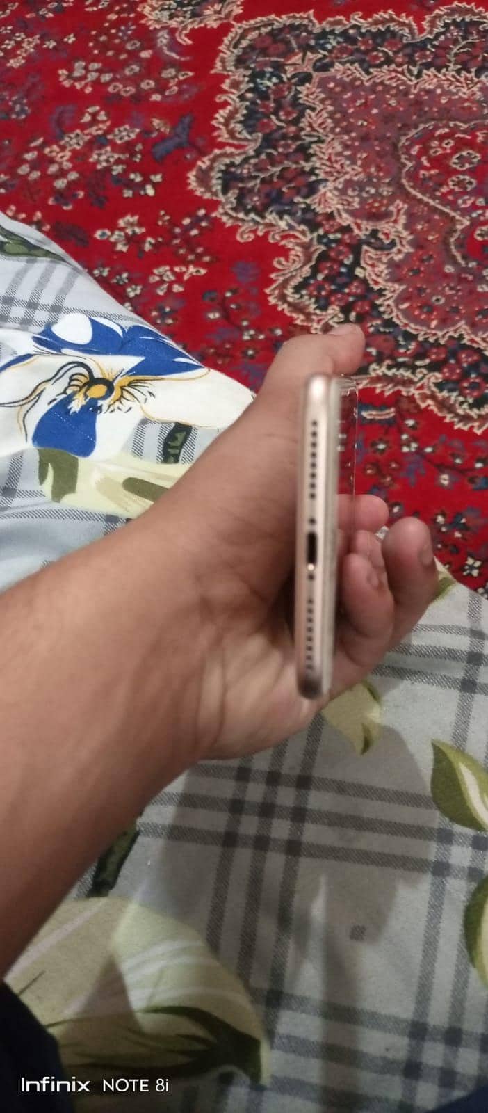 Apple iPhone 8 Plus 3