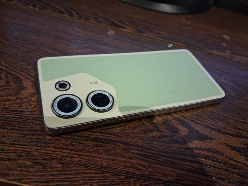 Tecno CAMON 20 Pro 0