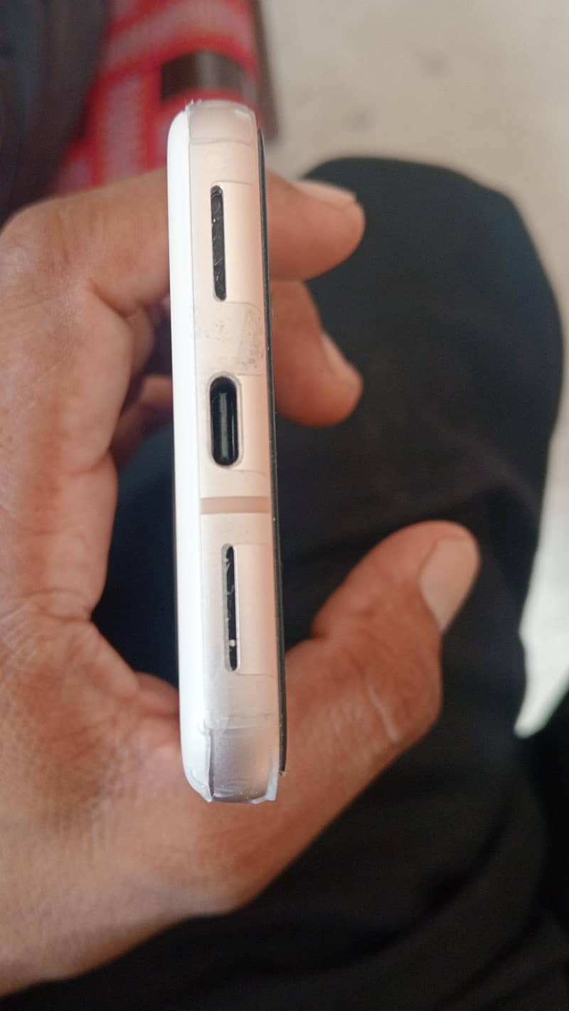Google Pixel 8 4