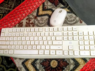 Hp Wire less key board and Bluetooth speakers