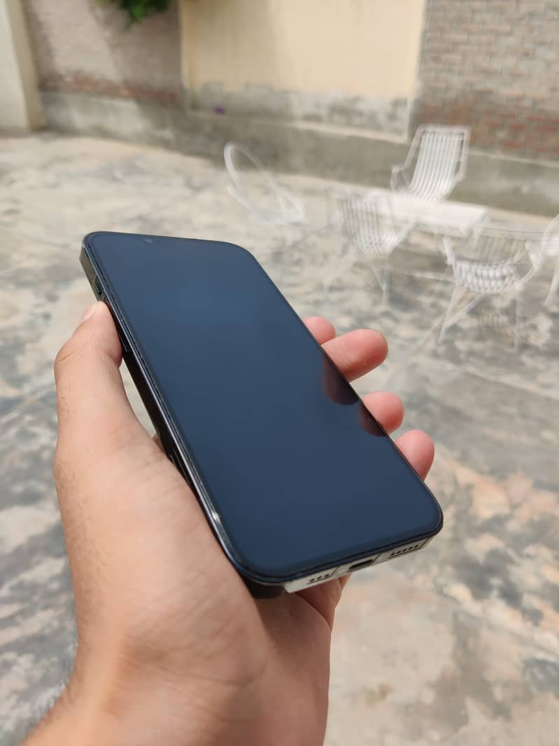 Apple iPhone 13 1