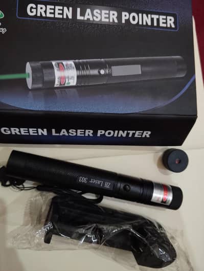 Green Laser Light Pointer    Brand New with Charger & Key