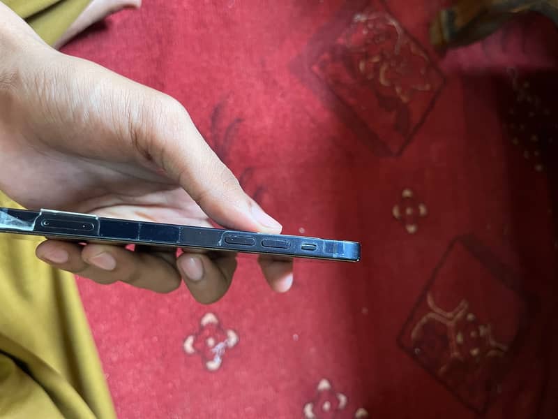 Apple iPhone 12 3