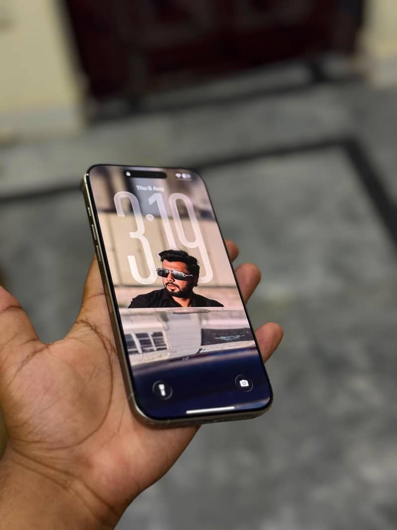 Apple iPhone 16 Pro Max 0