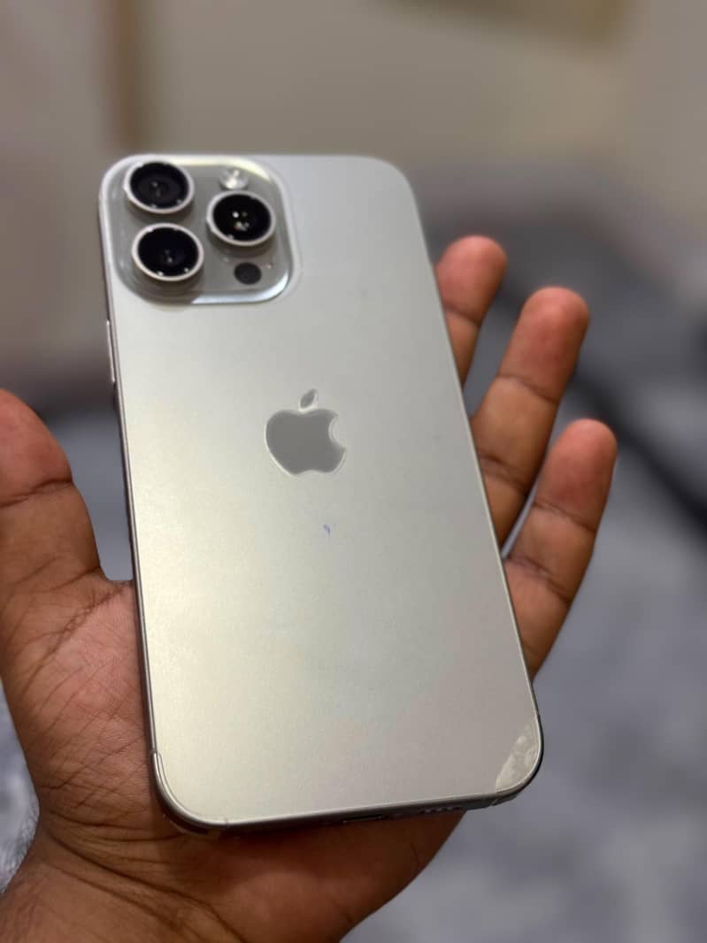 Apple iPhone 16 Pro Max 3