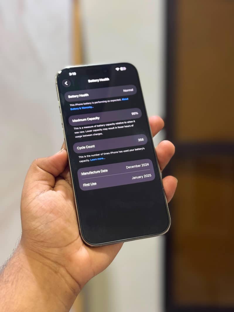 Apple iPhone 16 Pro Max 4
