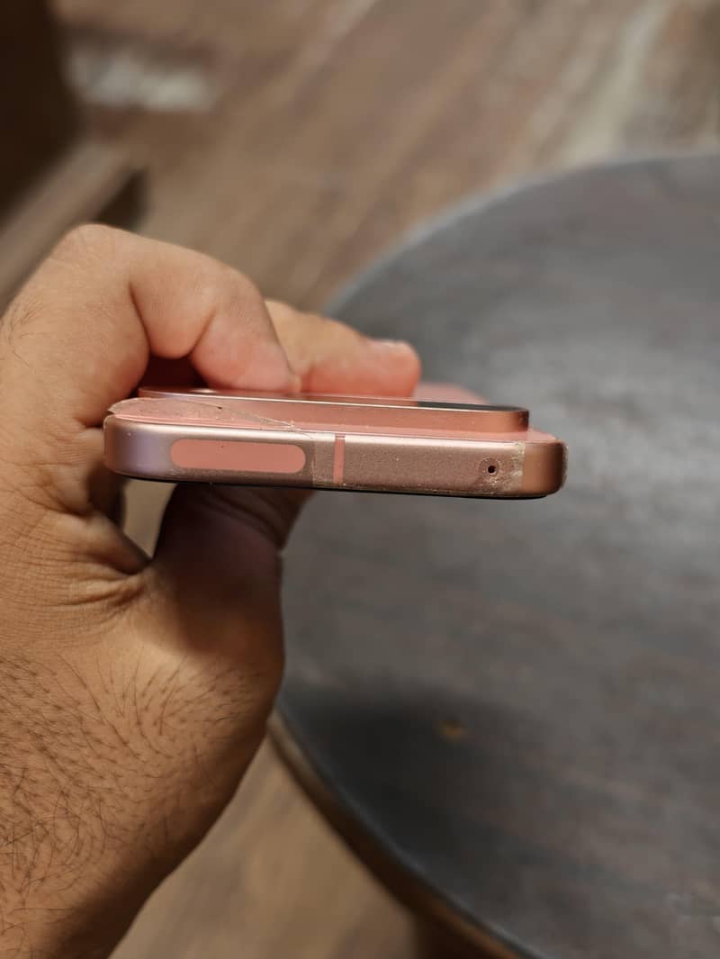 Google Pixel 9 5