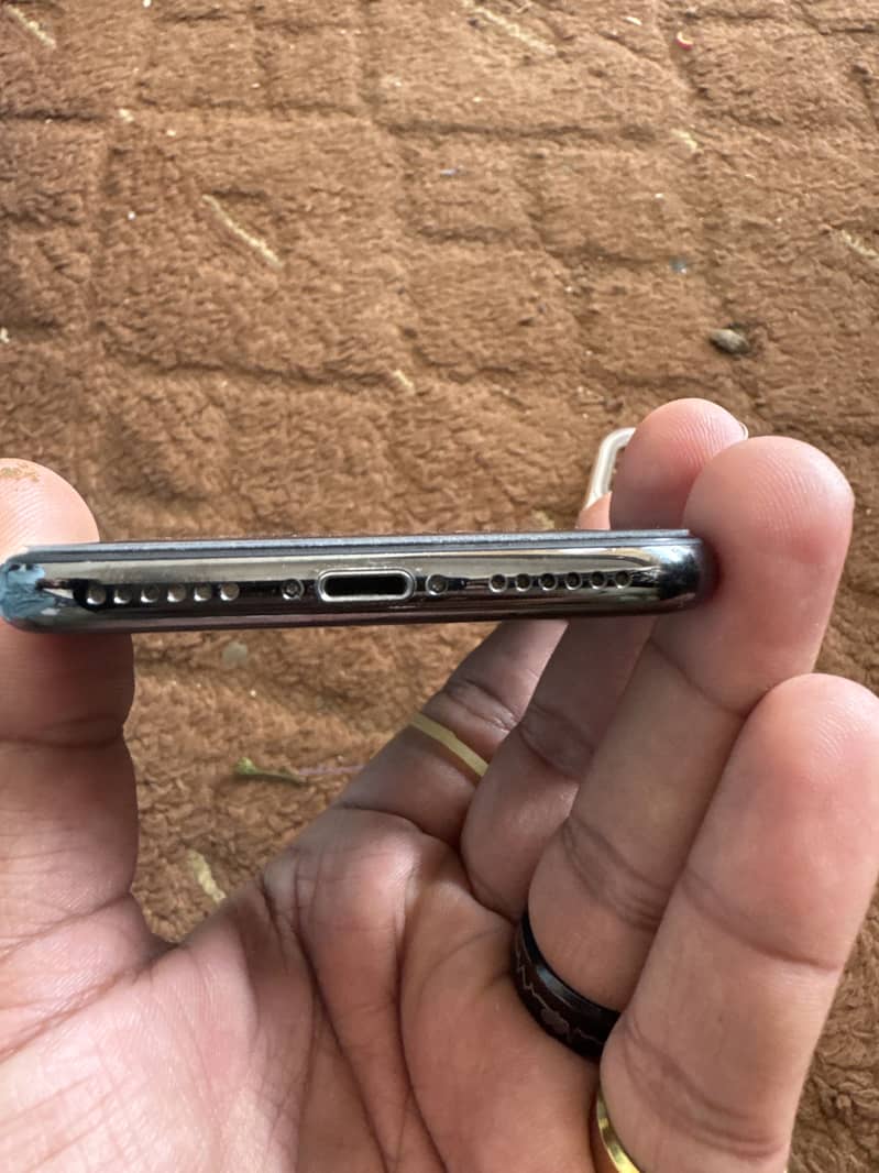 Apple iPhone X 3