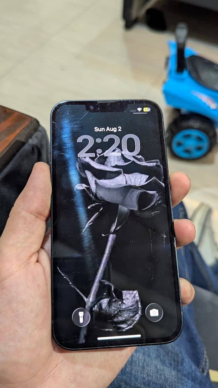 Apple iPhone 13 5