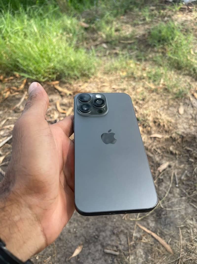 Apple iPhone 15 Pro Max 1