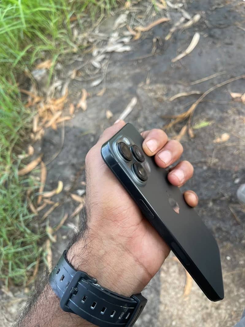 Apple iPhone 15 Pro Max 6